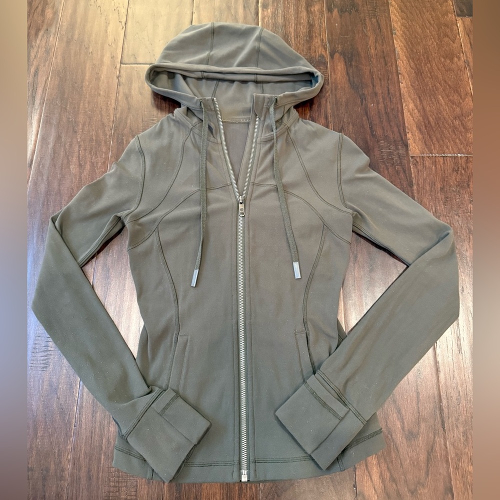 Lululemon Define hooded jacket. Army green.